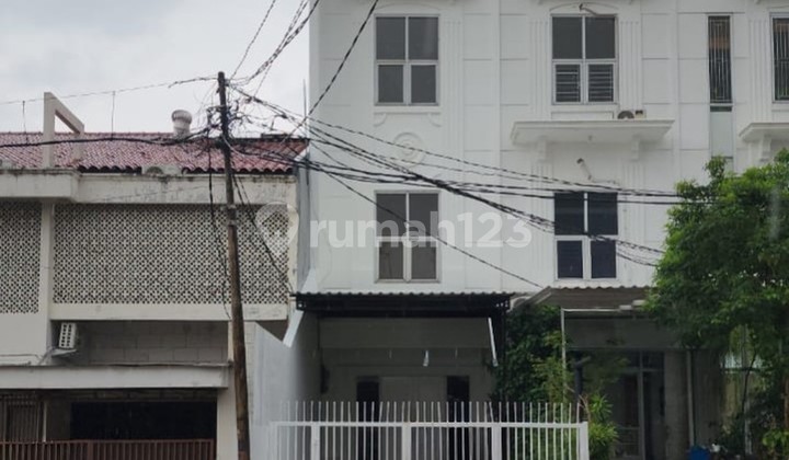 Strategic and Beautiful Shop House in Tebet, Suitable for Office, 2 Car Access, Premium Location for Your Business