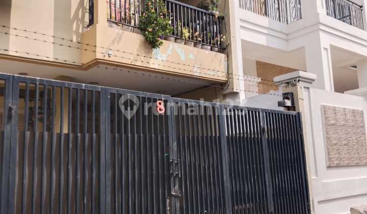 Lelang Bangunan 3 Lantai - Tebet Utara, Jaksel