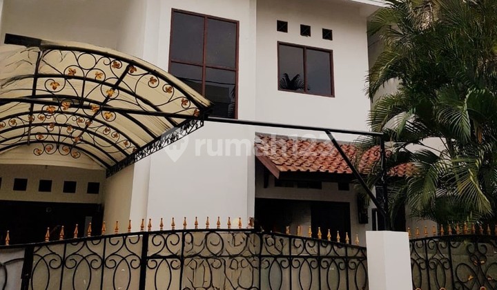 Rumah Strategis di Tebet - Akses 2 Mobil, Cocok Untuk Kantor & Keluarga Rumah Strategis di Tebet - Akses 2 Mobil, Cocok Untuk Kantor & Keluarga