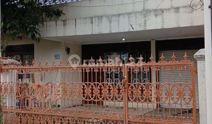 2-Story House in Kelingkit, Menteng Dalam, South Jakarta 2-Story House in Kelingkit, Menteng Dalam, South Jakarta