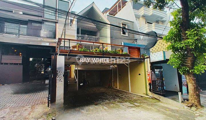 Ruko 3 Lantai di Pusat Kuliner Tebet Timur - Siap Pakai untuk Restoran! 2