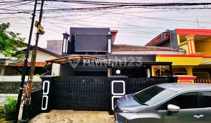 Rumah Tingkat dengan Interior Nyaman di Pengadegan Barat Jaksel Rumah Tingkat dengan Interior Nyaman di Pengadegan Barat Jaksel