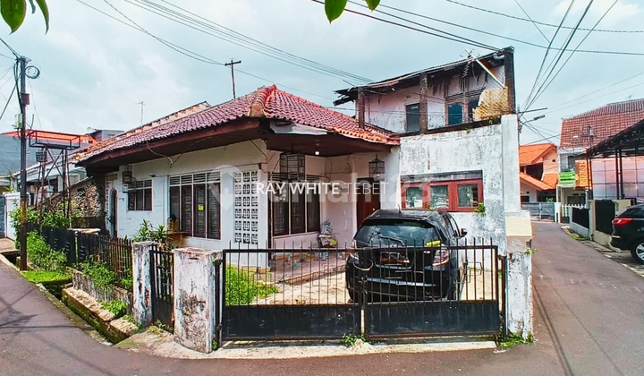 Rumah Lama Hitung Tanah di Tebet - Renovasi atau Bangun Baru