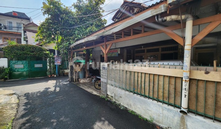 Rumah SHM Hook Hitung Tanah di Tebet, Jakarta Selatan