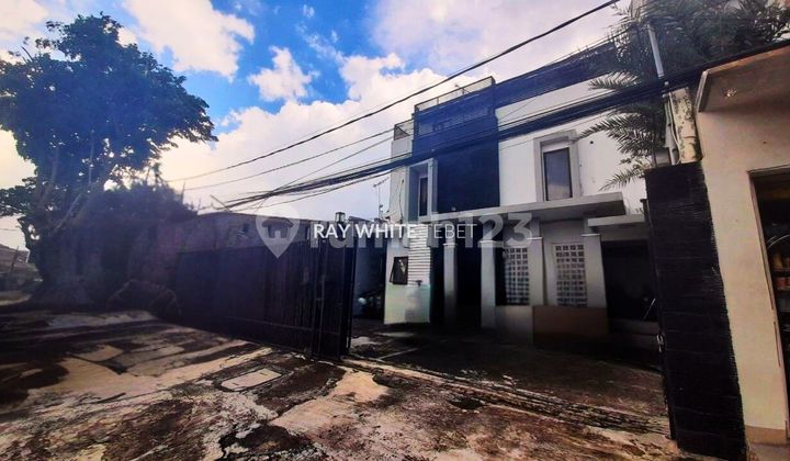 Rumah Kos Lokasi Pinggir Jalan Raya Dijual Cepat di Tebet, Jaksel