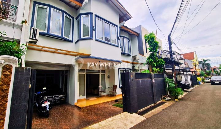Rumah 2 Lantai SHM Siap Huni di Tebet, Jakarta Selatan Rumah 2 Lantai SHM Siap Huni di Tebet, Jakarta Selatan