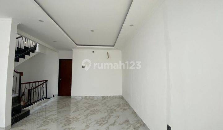 Rumah Baru 3 Lantai Mewah Lokasi Strategis di Tebet Barat 2