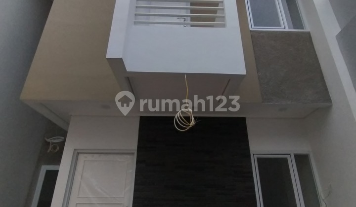 Dekat Akses Tol, Rumah, 2 Lantai, SHM, Dekat Pusat Perbelanjaan, Siap Huni 2