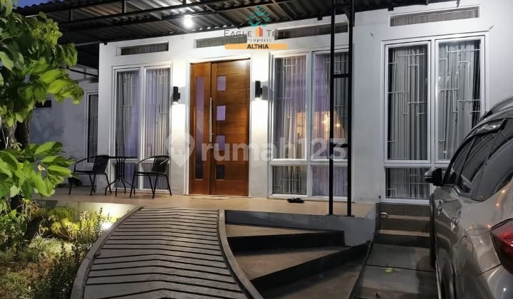 Rumah SHM Posisi Hoek Halaman Luas Bebas Banjir di Pondok Aren