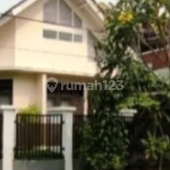 Hunian Eksklusif Hoek dengan Taman Luas & Asri Bebas Banjir 2