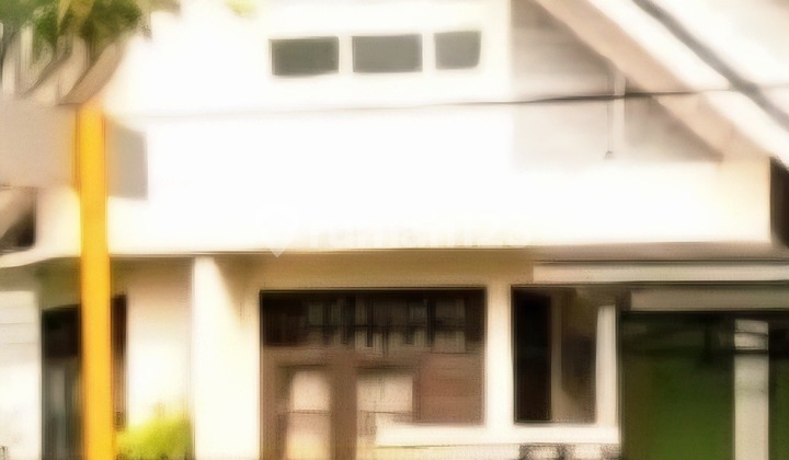 Hunian Eksklusif Hoek dengan Taman Luas & Asri Bebas Banjir