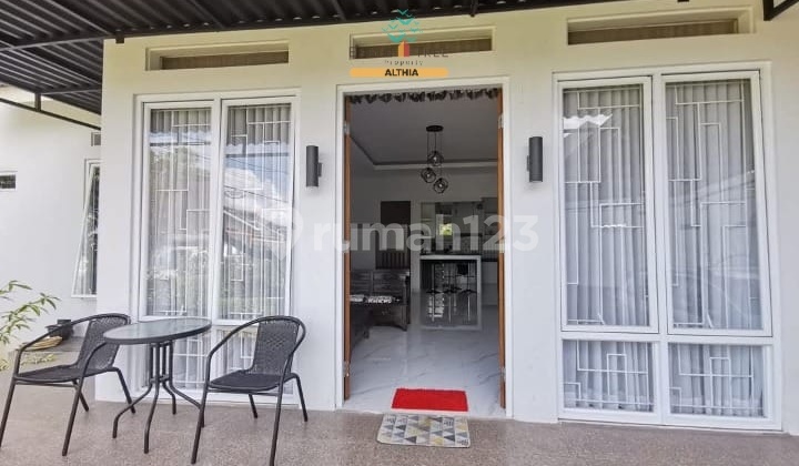 Rumah SHM Posisi Hoek Halaman Luas Bebas Banjir di Pondok Aren