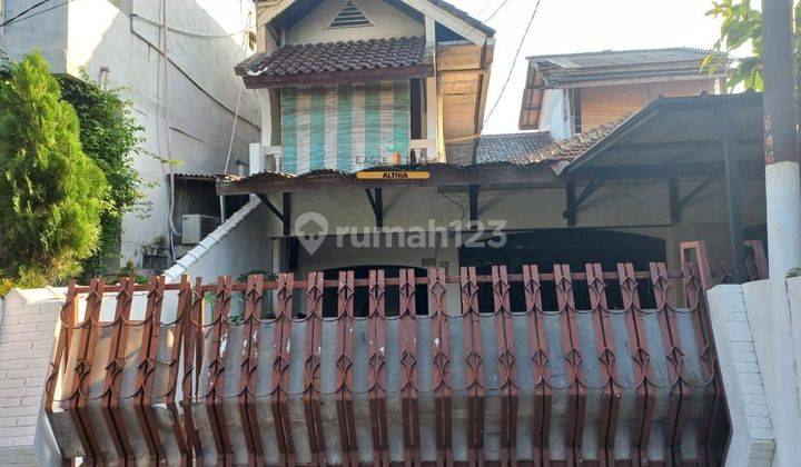 Rumah 3 Lantai Shm Menghadap Selatan Butuh Renovasi 1