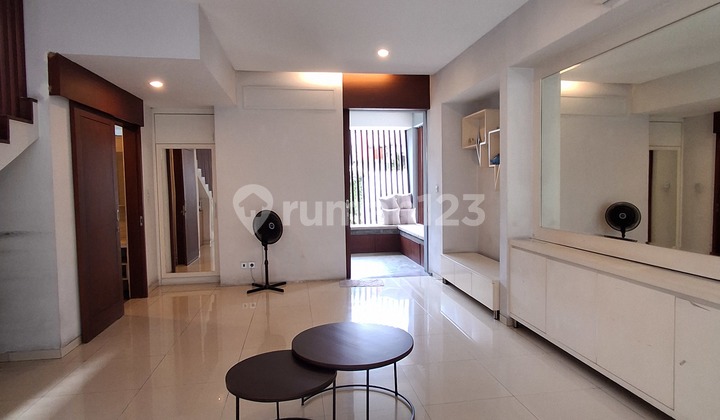 Rumah Elegan Dua Lantai Di Kawasan Premium Pondok Indah – Hadap Selatan - Di Harga 3,9 M 2