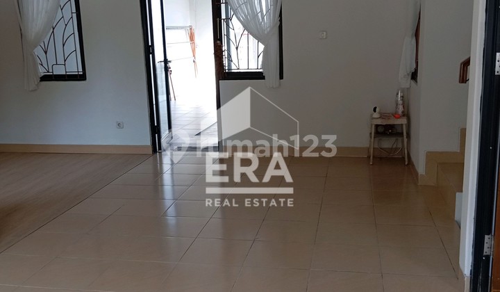 Ready-to-Live House near BSD, Bali Resort Cluster Seminyak, Gn. Sindur
Newly renovated, semi-furnished, near the main gate! Premium location. Price 1.2 Billion