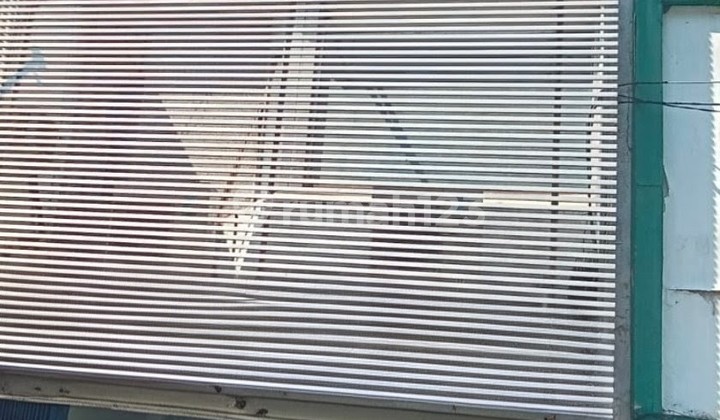 Ruko di Pasar Pagi Area Pusat Bisnis Kota. Pancoran. Jak-Bar.