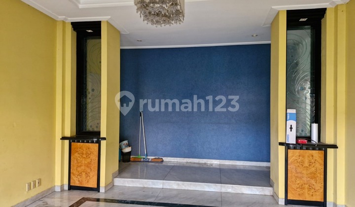 Rumah Mewah Di Lingkungan Asri Nyaman Dan Tenang. Lokasi Strategis. 1