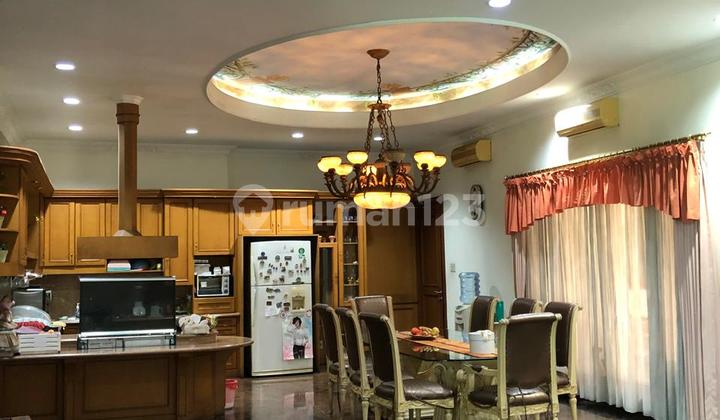 Rumah Mewah Villa Permata Gading One Gate System Furnished & Hoek.