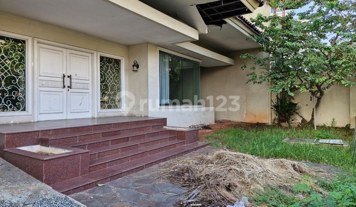 Rumah Mewah Di Lingkungan Asri Nyaman Dan Tenang. Lokasi Strategis. 2
