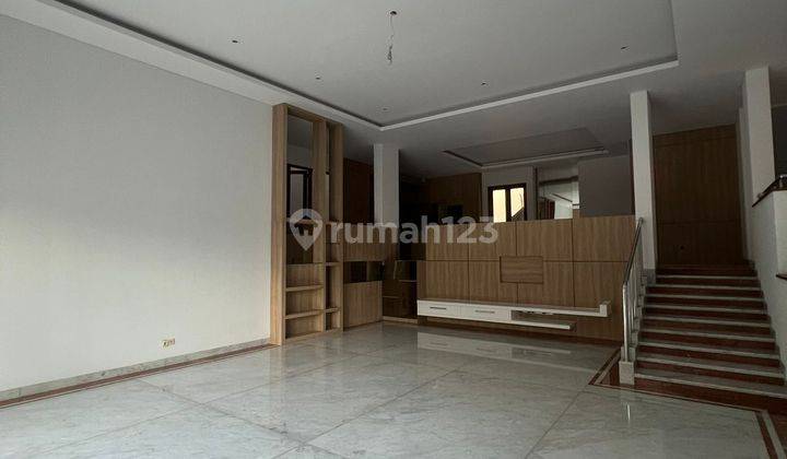 Rumah 4 Lantai Siap Huni Semi Furnished di Taman Villa Meruya Kembangan Jakarta Barat 1