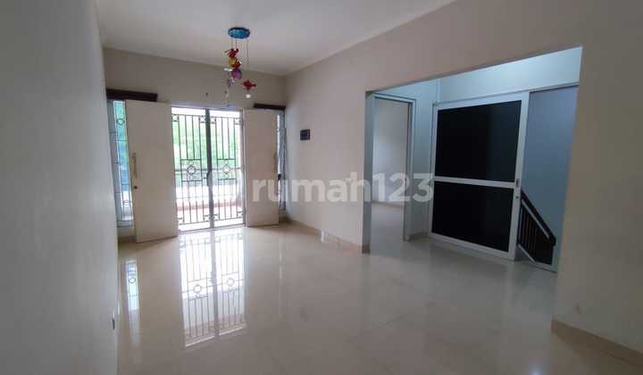 For Quick Sale: 2-Story Shop House with Canopy in Lippo Karawaci, Tangerang 2