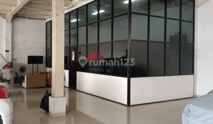 Disewakan Gedung Dan Kantor Ex Showroom di Kota Tangerang 2