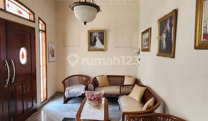 Dijual Rumah Eropean Classic di Taman Ratu Kedoya Jakarta Barat