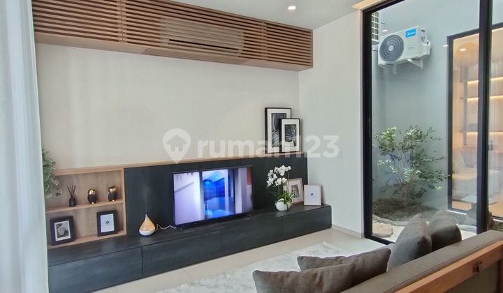 Rumah Central Park MERR Vibes Cozy Layout Lega Selangkah dari Tol dan Bandara 