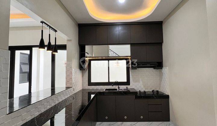 Rumah Modern Bagus SHM di Villa Melati Mas Tangerang 2