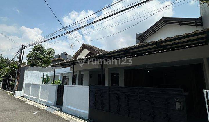 Disewakan Rumah Cantik Terawat 2 Lantai Di Riung Bandung 2