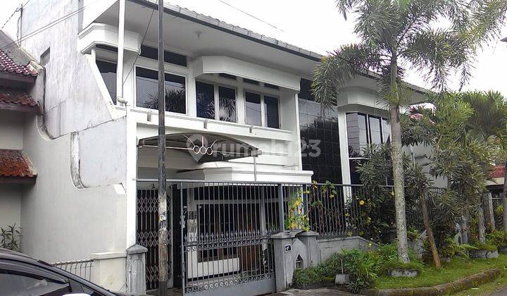 Rumah Mewah Luas Siap Pakai di Jalan Merdeka Boyolali 1