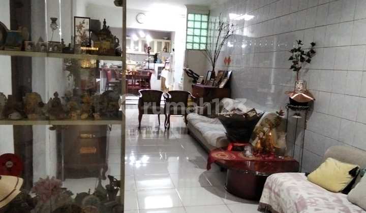 ******** Fijyal di Jl Kartini ******** Fijyal di Jl Kartini