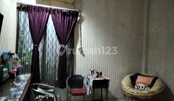 ******** Fijyal di Jl Kartini 2