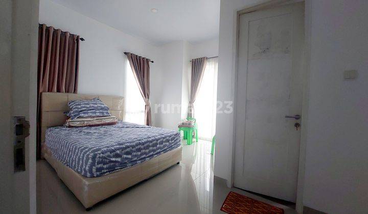 Disewakan Rumah Hook Semi Furnished di Orchard Park Residence 198m²  1