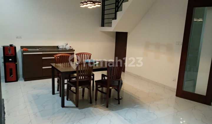 Rumah 2,5 Lantai Siap Huni Di Jantung Kota Batam Rumah 2,5 Lantai Siap Huni Di Jantung Kota Batam