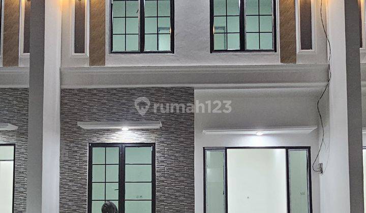 RUMAH 2 LANTAI SIAP HUNI JATISAMPURNA 2