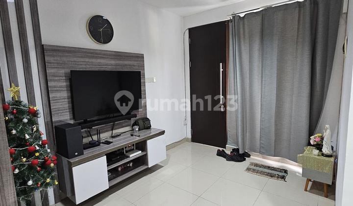 Disewa Rumah Baru Jgc 6X15 , 2 KT , Full Interior & Furnished Disewa Rumah Baru Jgc 6X15 , 2 KT , Full Interior & Furnished