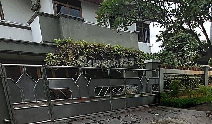 Rumah 2 Lantai Bagus SHM di Taman Modern, Jakarta Timur 1