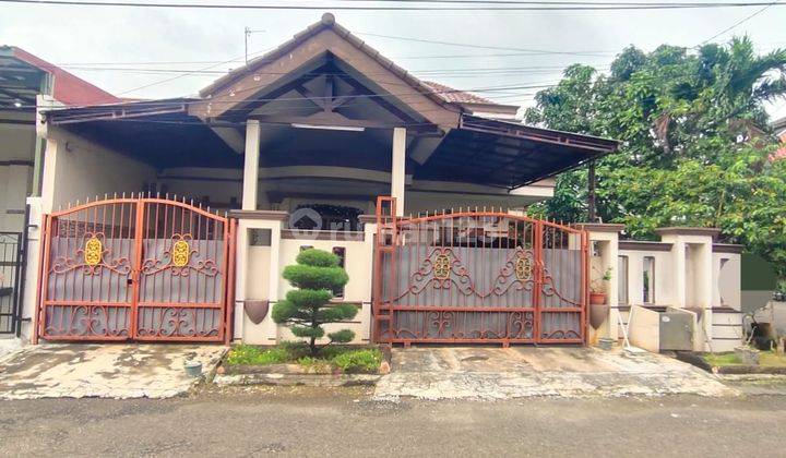 Rumah 2 Lantai Bagus SHM di Harapan Indah Cluster Taman Sari , Bekasi 2