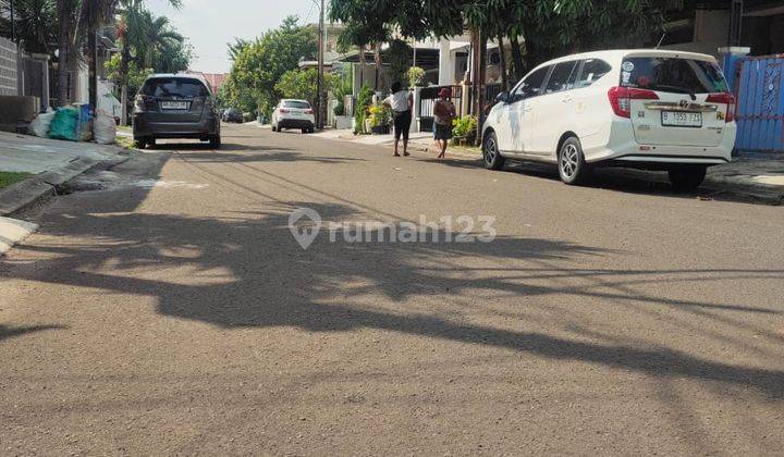 Rumah 3 Lantai Bagus SHM di Harapan Indah Cluster Taman Puspa, Bekasi 2