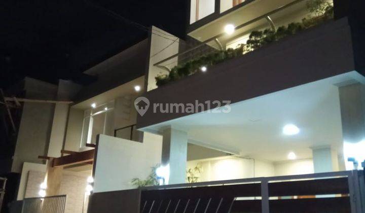 Rumah Siap Huni 4 Kamar 3 Lantai Cocok Buat Keluarga Besar  1