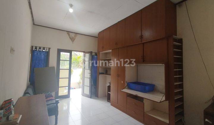 7 Bedroom House Strategic Location Suitable for Investment in Boarding Houses and Residences 2