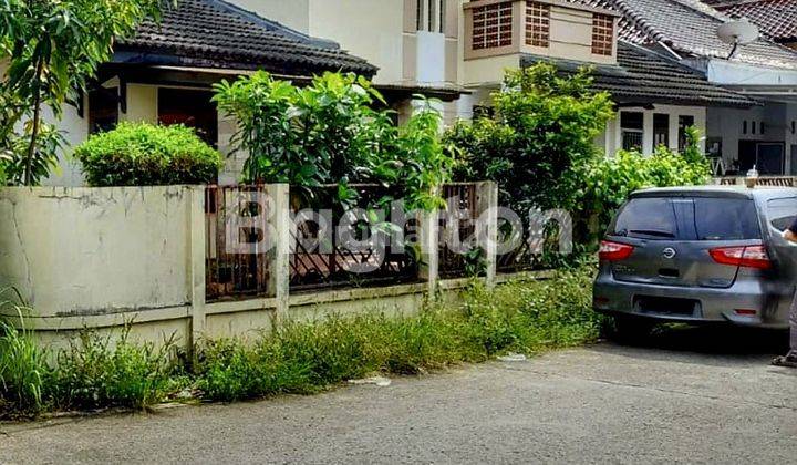 RUMAH HOOK NYAMAN HADAP TAMAN DI CIBUBUR 1