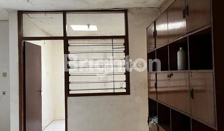 RUMAH LAMA BUTUH RENOV LOKASI STRATEGIS DI KALIBATA 2