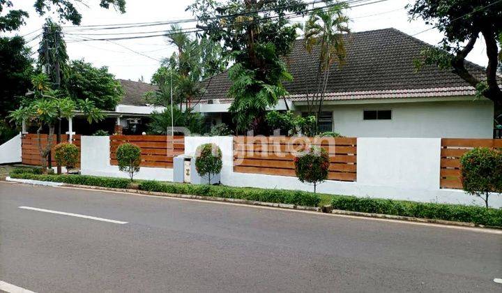 RUMAH TERAWAT DENGAN TAMAN LUAS DI CILANDAK BARAT 1