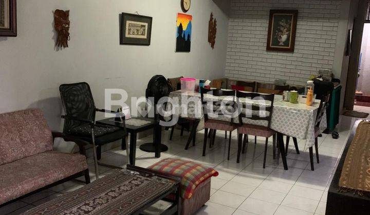 RUMAH TERAWAT STRATEGIS DI KEBAYORAN LAMA 1