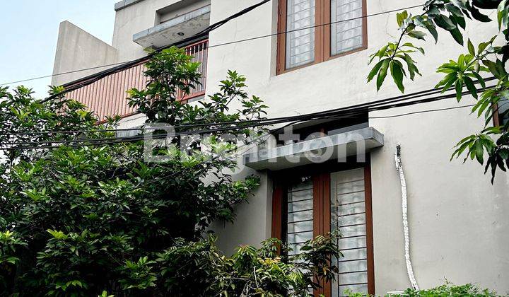 RUMAH MODERN TROPIS HOOK DI CIPUTAT 2