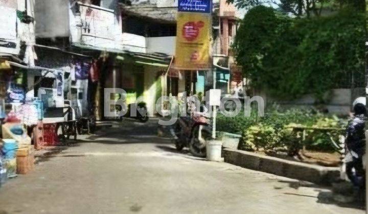 RUMAH KOST LINGKUNGAN KOMERSIAL SELANGKAH KE SCBD SUDIRMAN 2