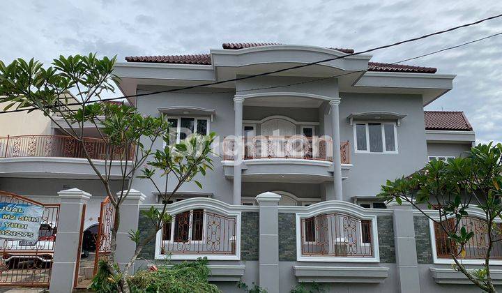 RUMAH MEWAH SEMI KLASIK HARGA MENARIK DEPAN TAMAN & JALAN UTAMA CINERE 1