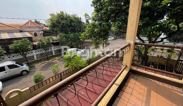 RUMAH HOOK TERAWAT STRATEGIS DI CINERE 2